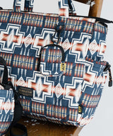 【PENDLETON® × KiU LIMITED ITEM】スクエアパデッドマルチパーパストートバッグ K484