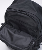 5箇所のファスナー付きポケット