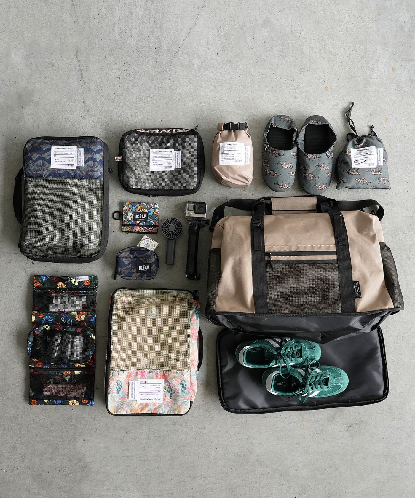 トラベルメッシュスクエアポーチ k369 – KiU公式オンラインショップ