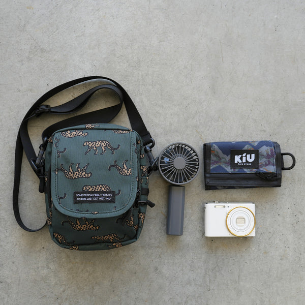 600D フラップポケットショルダーバッグ K437 – KiU公式オンラインショップ