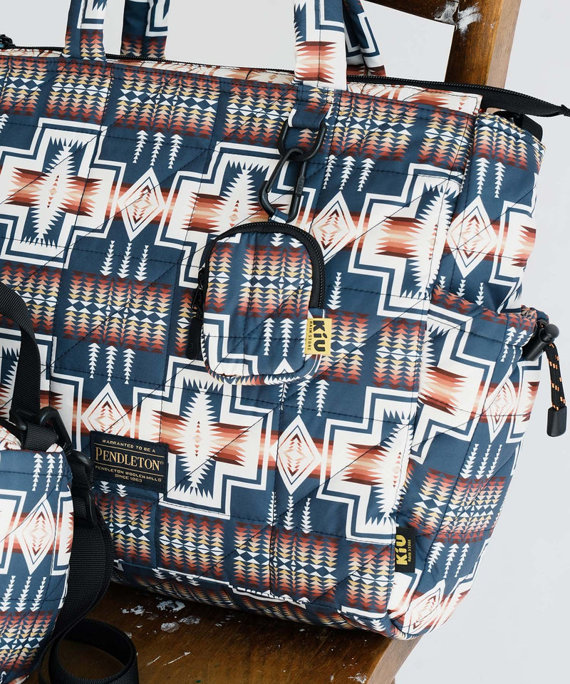 【PENDLETON® × KiU LIMITED ITEM】スクエアパデッドマルチパーパストートバッグ K484