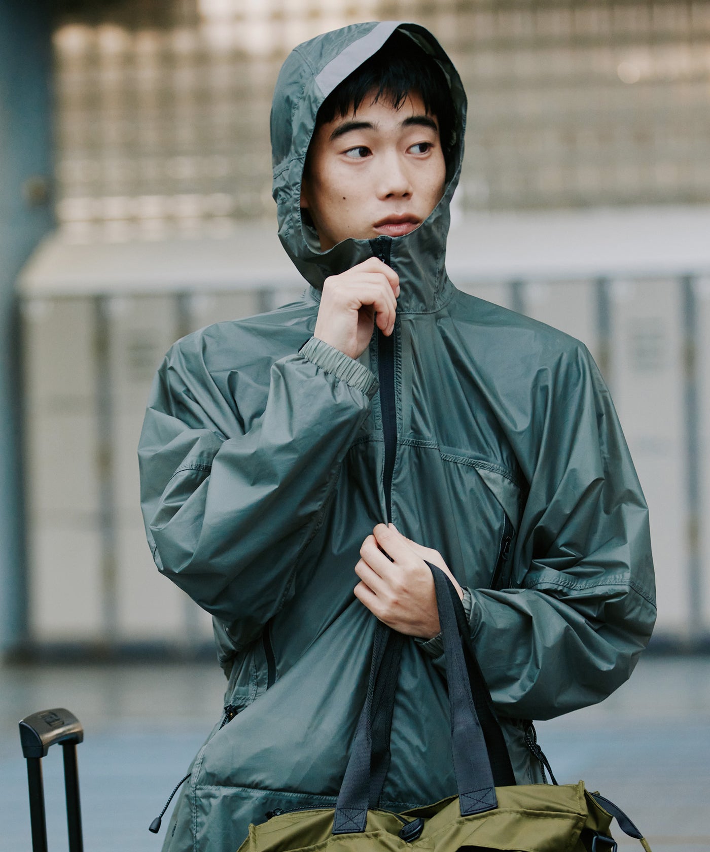 Air light rain poncho K406 – KiU公式オンラインショップ