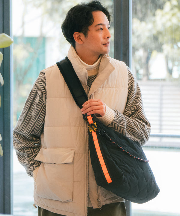 Padded shoulder bag K383