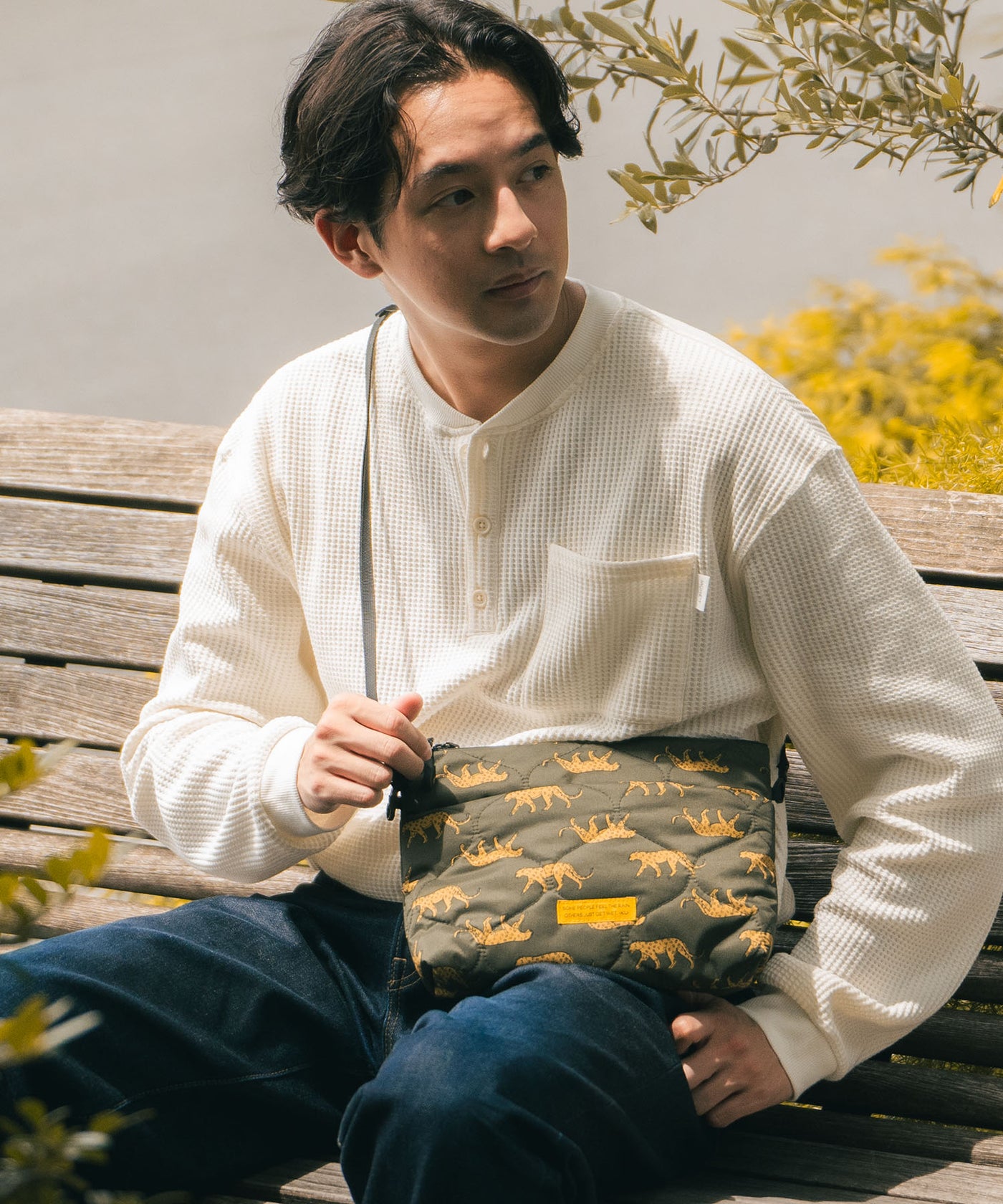 パデッドサコッシュポーチ K385 – KiU公式オンラインショップ