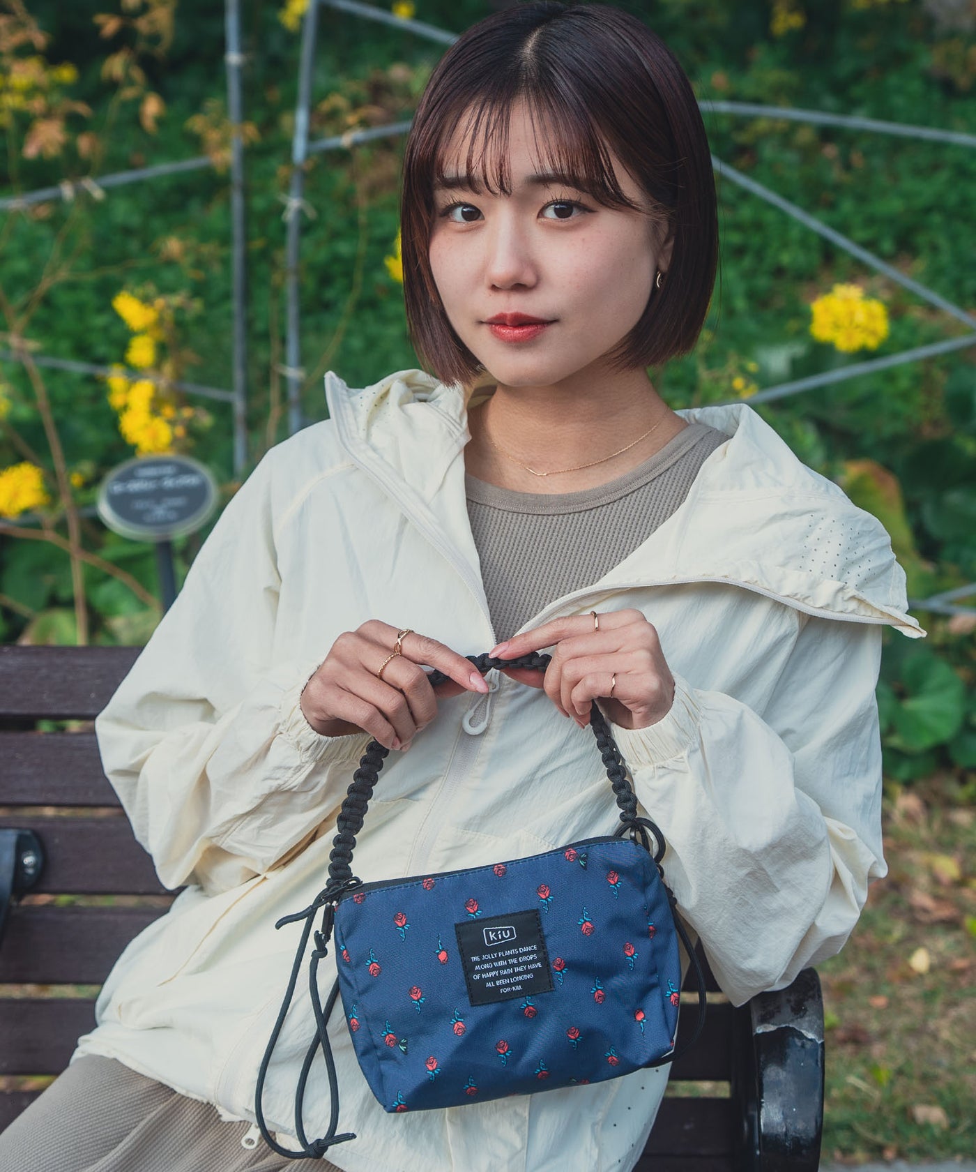 予約販売】パラコードサコッシュポーチ k362 – KiU公式オンラインショップ