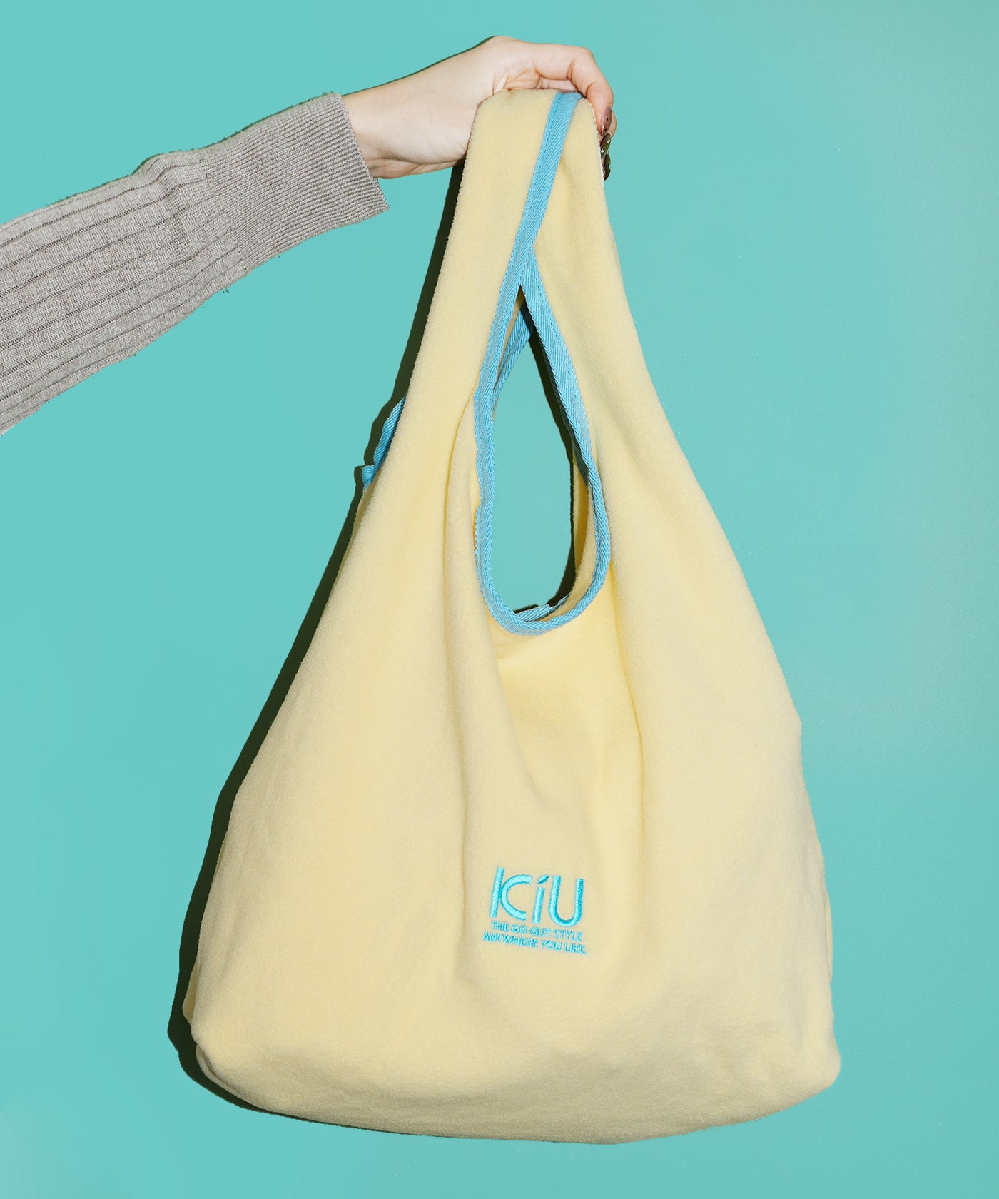 Free tote bag M003 – KiU公式オンラインショップ