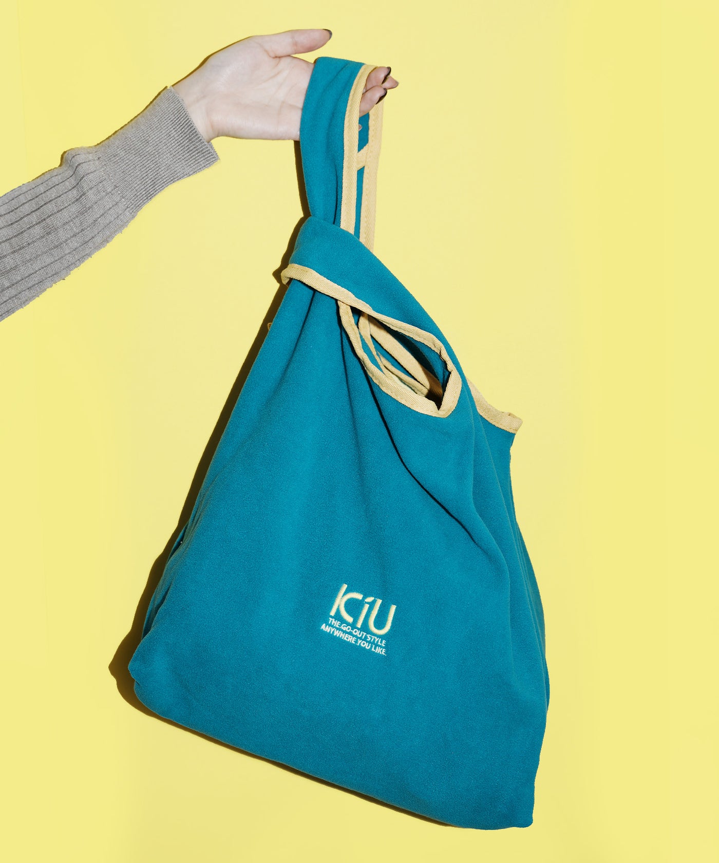 Free tote bag M003 – KiU公式オンラインショップ