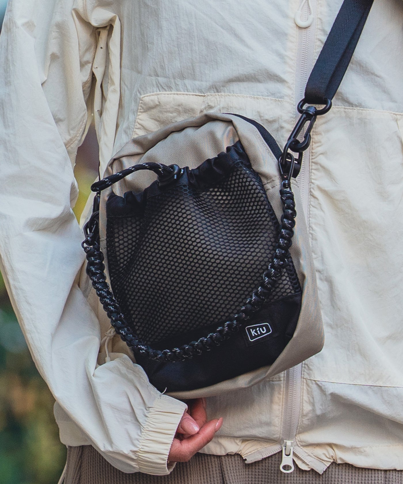 パラコードメッシュポケットショルダー k373 – KiU公式オンラインショップ