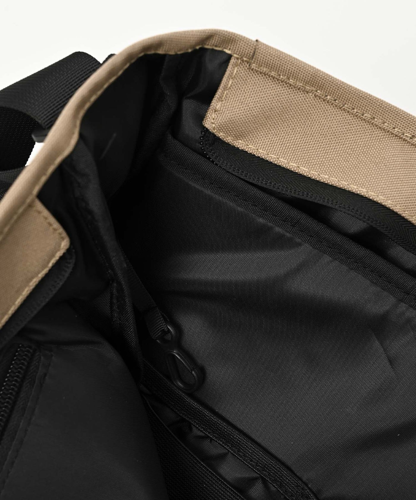 PCガジェット ショルダーバッグ K458 – KiU公式オンラインショップ