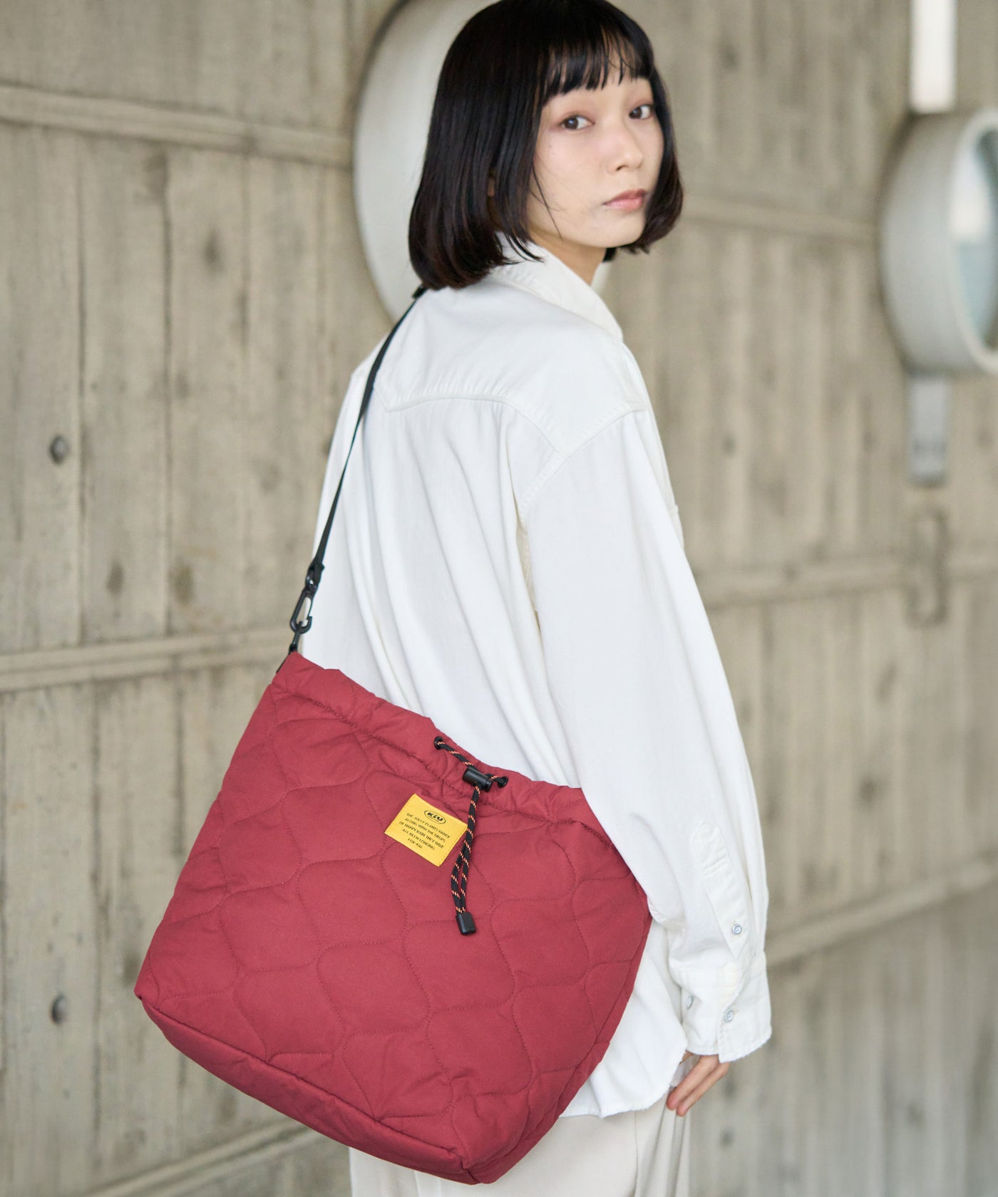 パデッドドロストトートバッグ K475 – KiU公式オンラインショップ