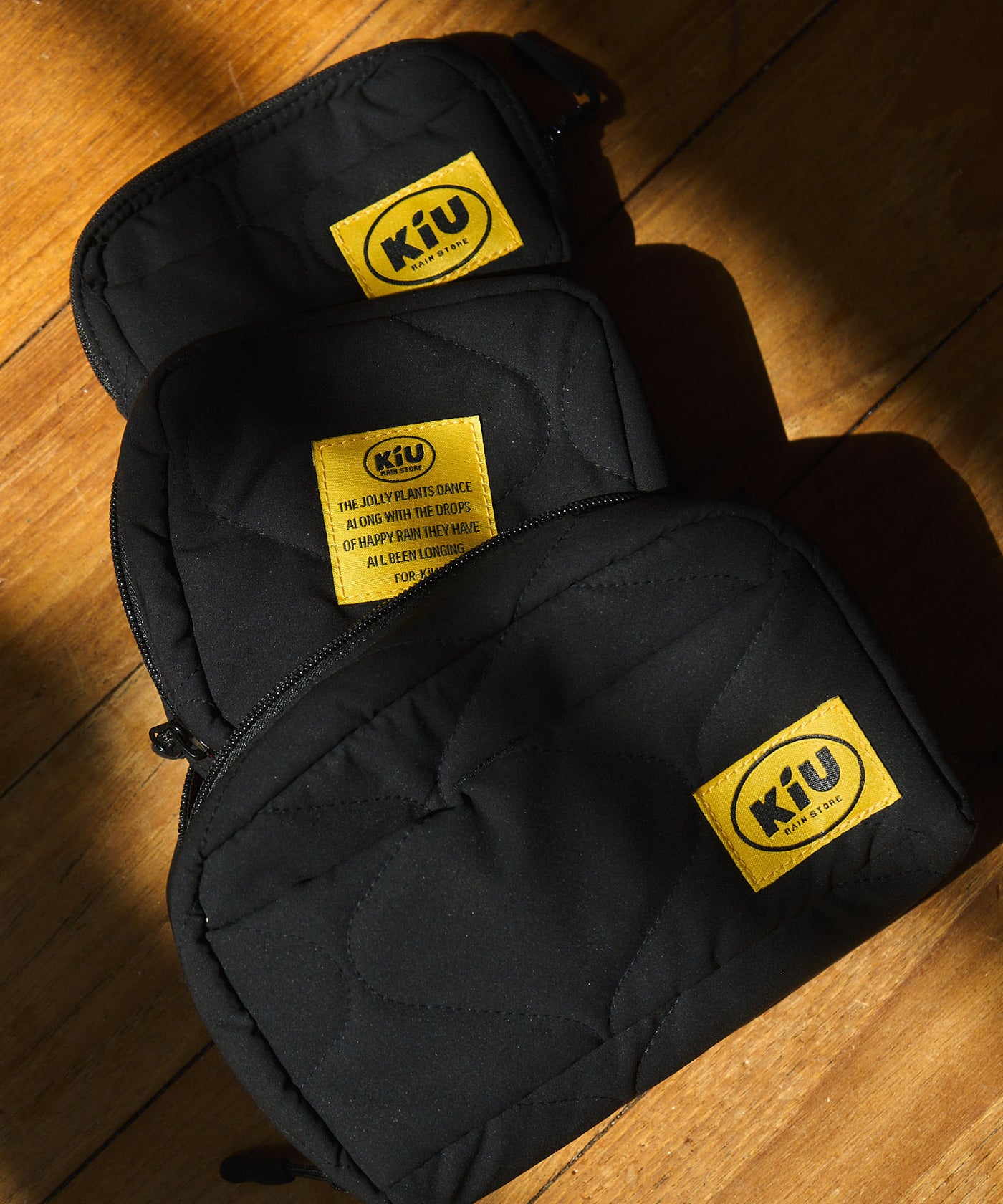 パデッドスクエアポーチ K480 – KiU公式オンラインショップ