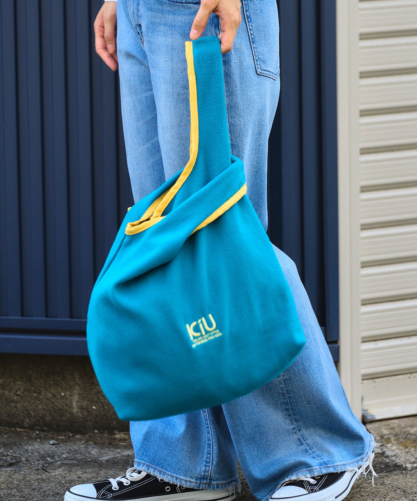 Free tote bag M003 – KiU公式オンラインショップ