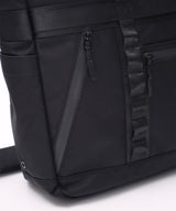 正面ポケットは止水ファスナー使用