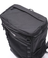 フラップ部分にガジェット用ポケット