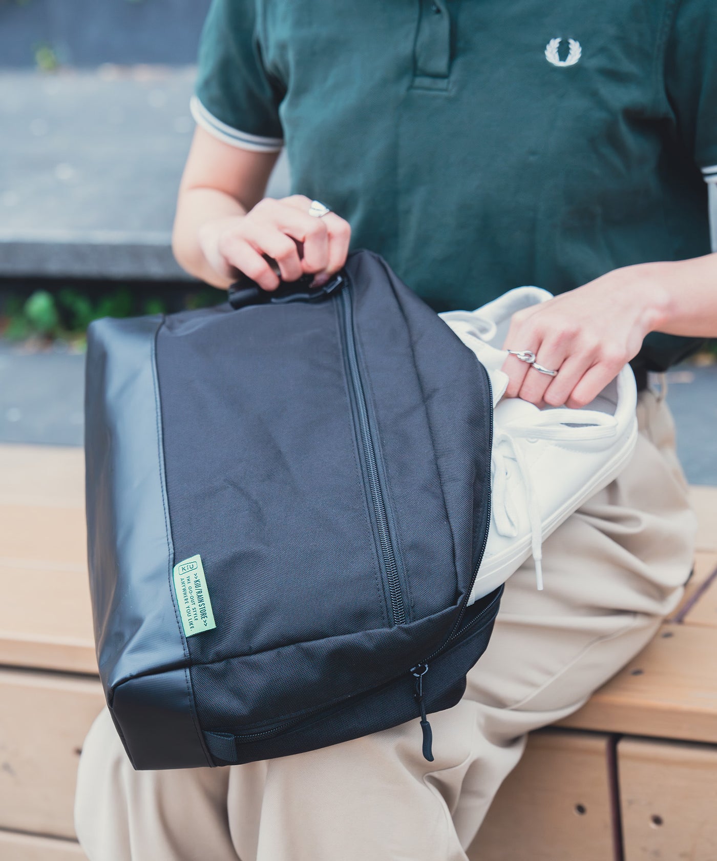 600Dシューズバッグ K527 – KiU公式オンラインショップ