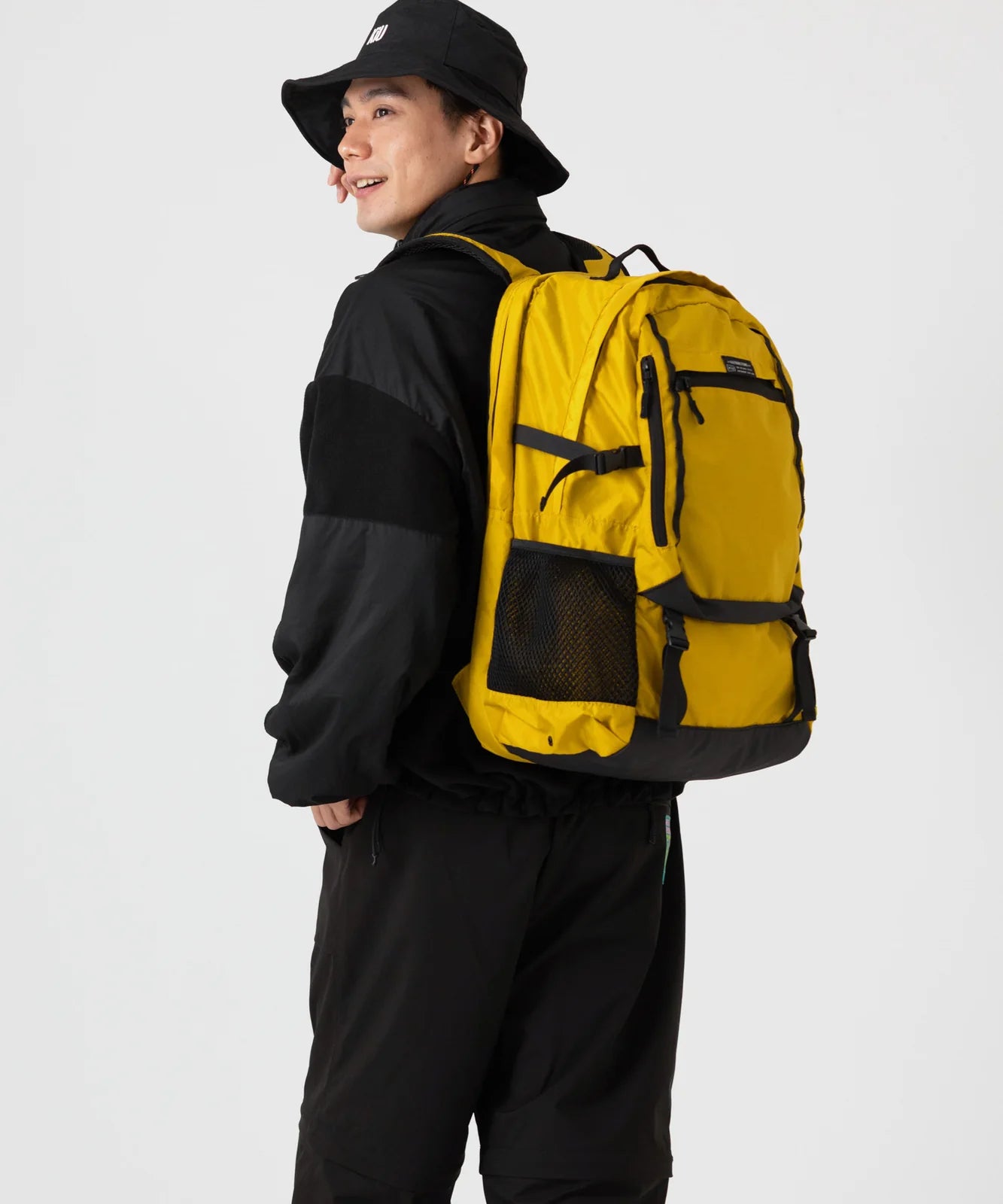 イエローバックパックの寄り