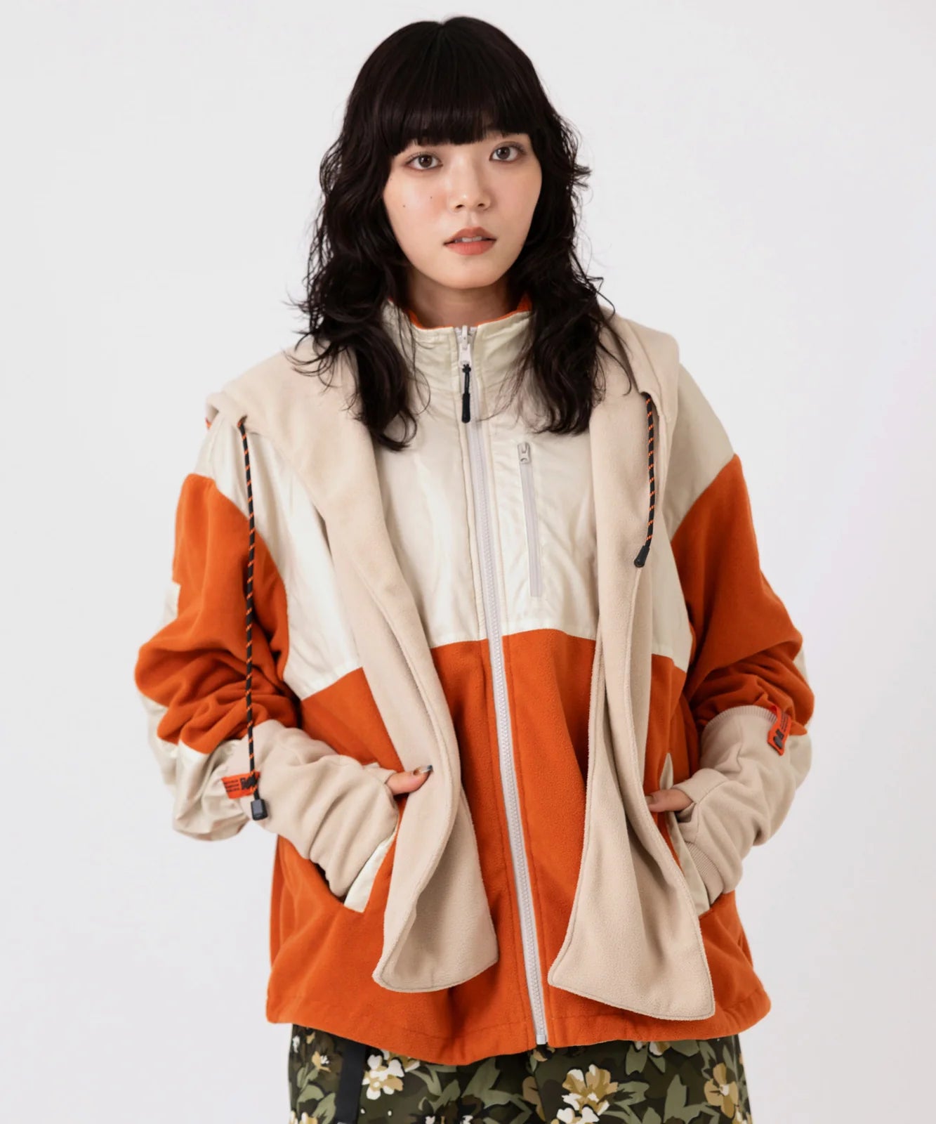 フードマフラーとフリースのレイヤード