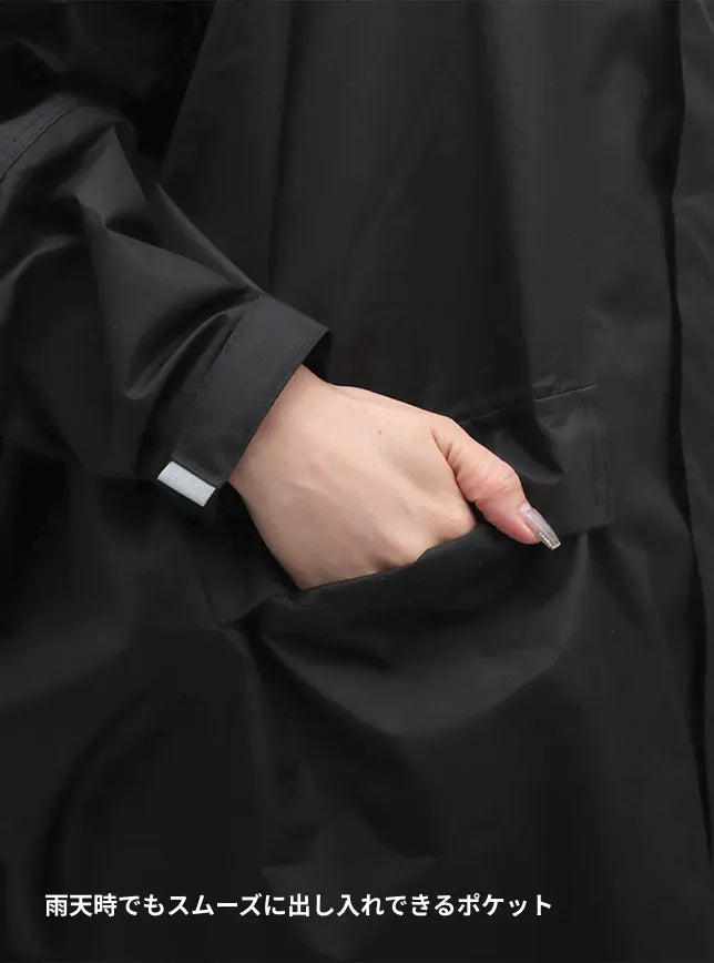 雨天時でもスムーズに出し入れできるポケット